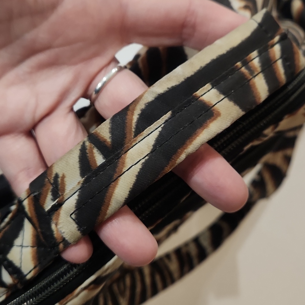 Lug Ranger 2 RFID Medium Crossbody Bag | Zebra Sand Pattern *flaws" - Picture 11 of 15